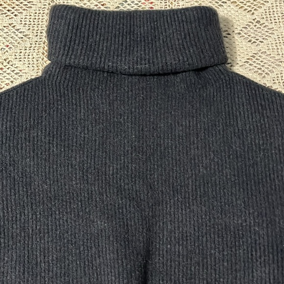 Brunello Cucinelli Cashmere Short Sleeve Turtleneck Sweater - Picture 3 of 7